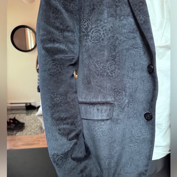 Blazer - Picture 6 of 6